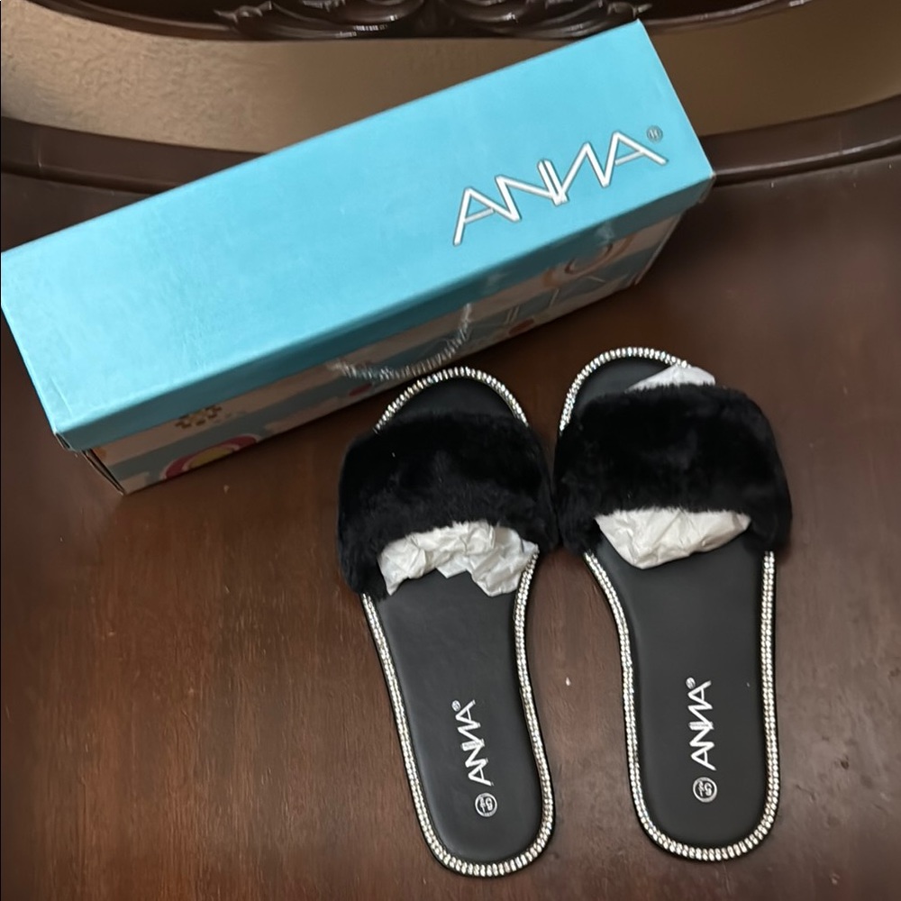 NEW Anna Black Slippers Comfortable Stylish Design Size 5 1/2